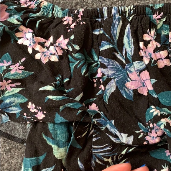 Off the Shoulder Ruffle Shirt - Picture 3 of 3